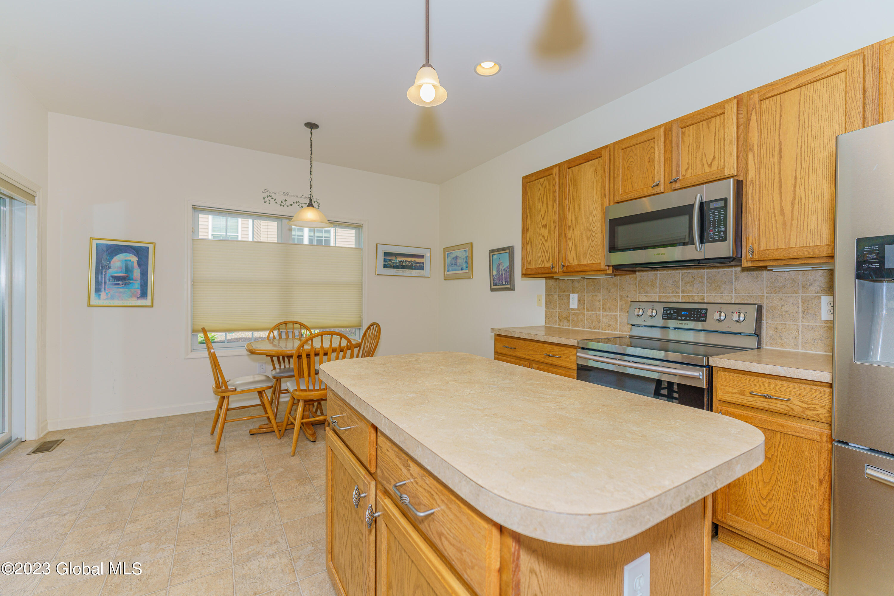 37 Sheldon Drive Halfmoon, NY 12118 - Photo 20 of 38 4 Kitchen 6