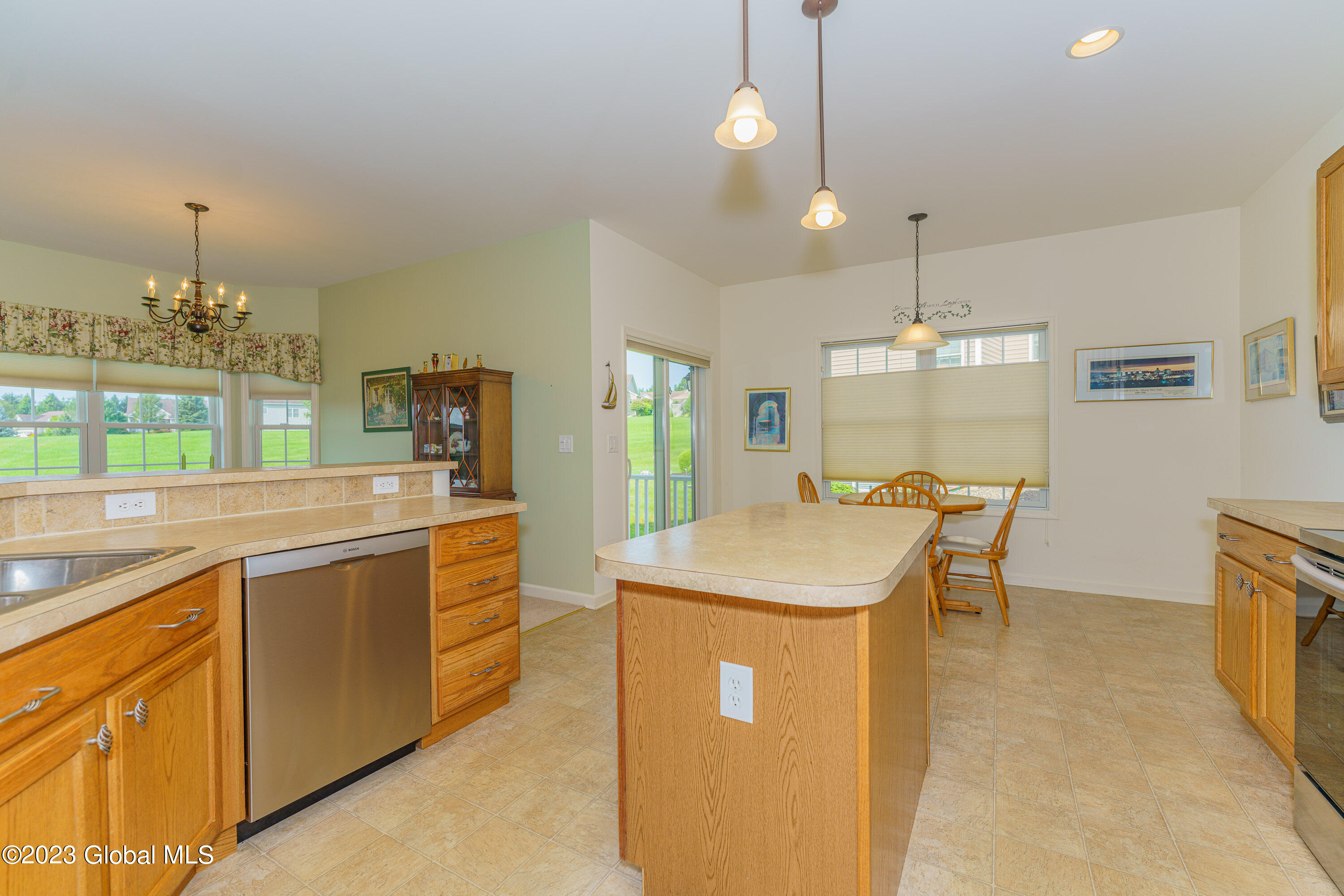 37 Sheldon Drive Halfmoon, NY 12118 - Photo 21 of 38 4 Kitchen 7