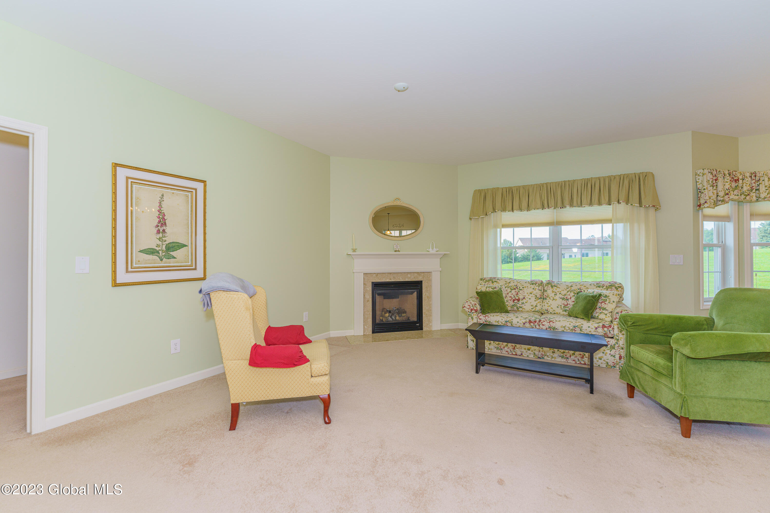 37 Sheldon Drive Halfmoon, NY 12118 - Photo 7 of 38 2 Livingroom 2