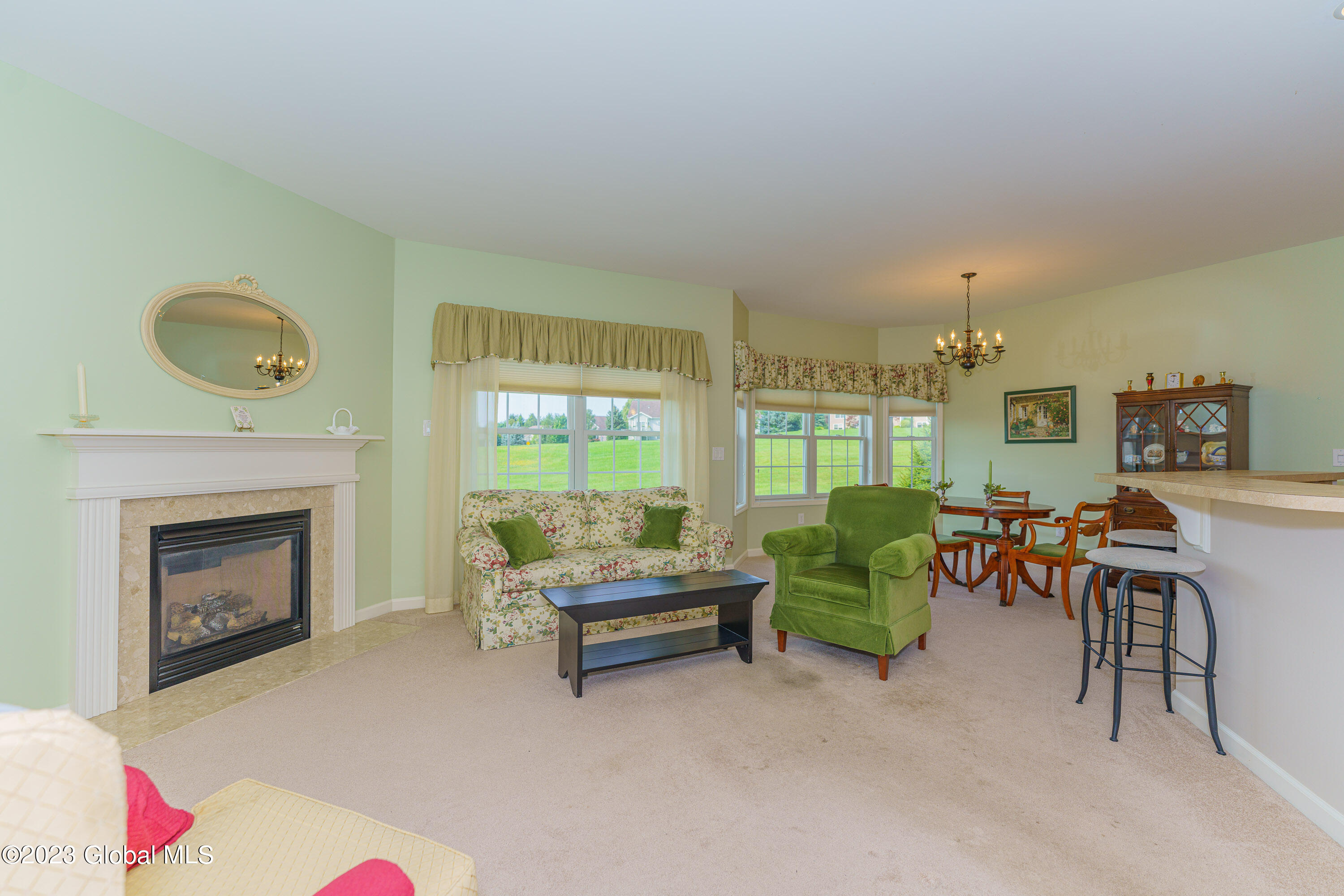 37 Sheldon Drive Halfmoon, NY 12118 - Photo 8 of 38 2 Livingroom 3