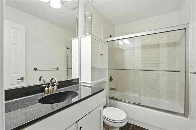 $215,000 | 5010 Baltimore Avenue, Unit 106, Kansas City, MO 64112