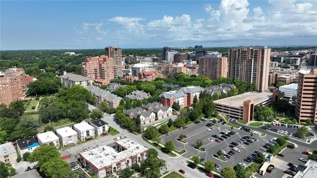 $215,000 | 5010 Baltimore Avenue, Unit 106, Kansas City, MO 64112