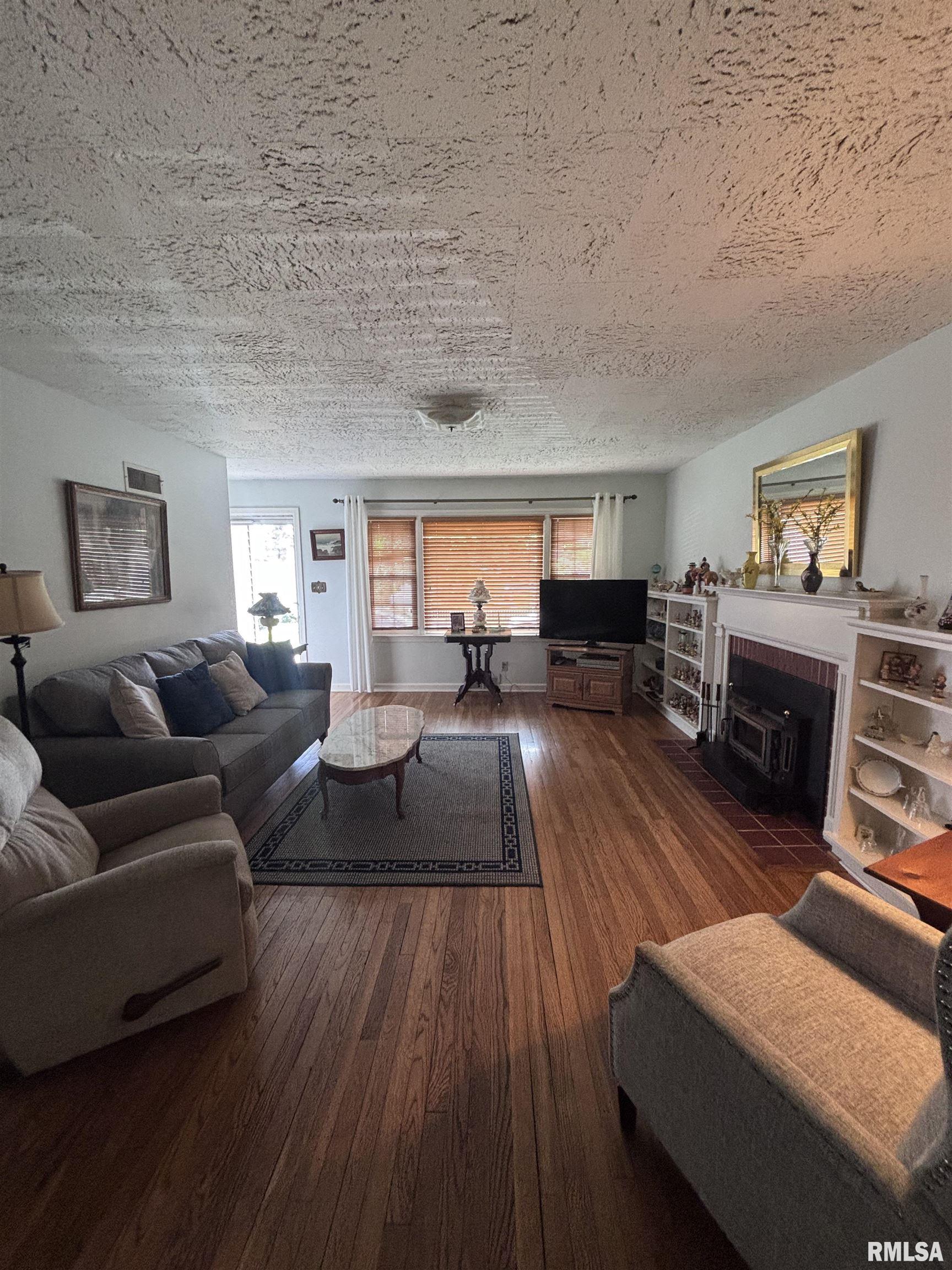 1204 Edgehill Road Jacksonville, IL 62650 - Photo 7 of 32