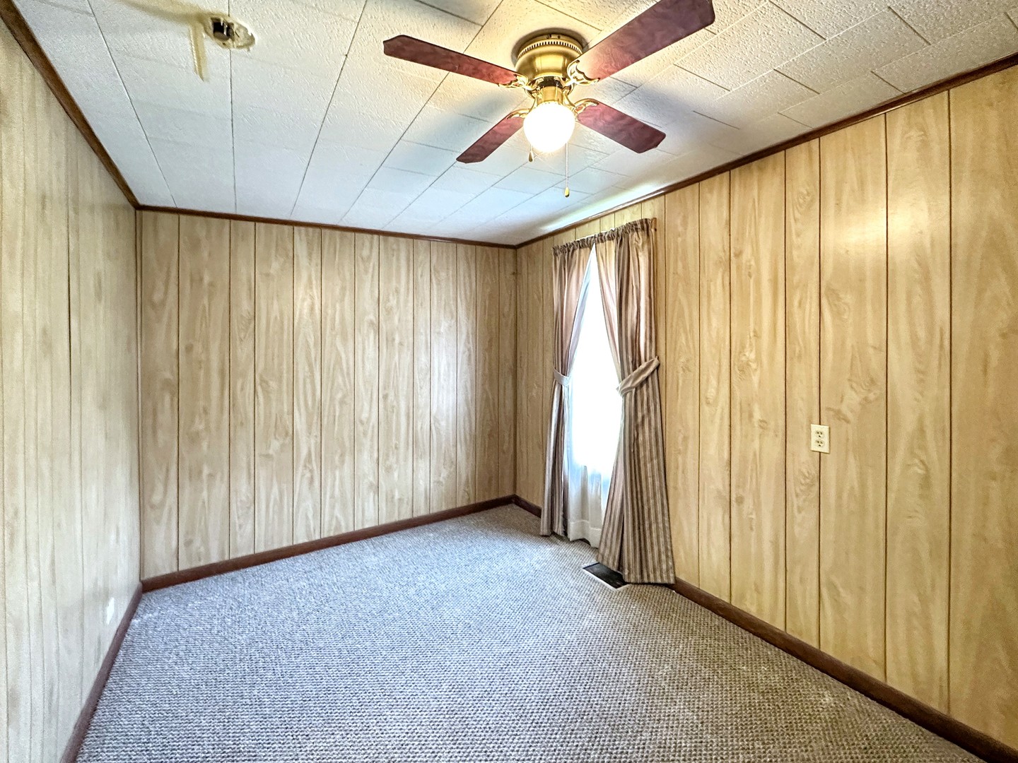 615 South Central Street Gilman, IL 60938 - Photo 6 of 10 an empty room with windows and closet area