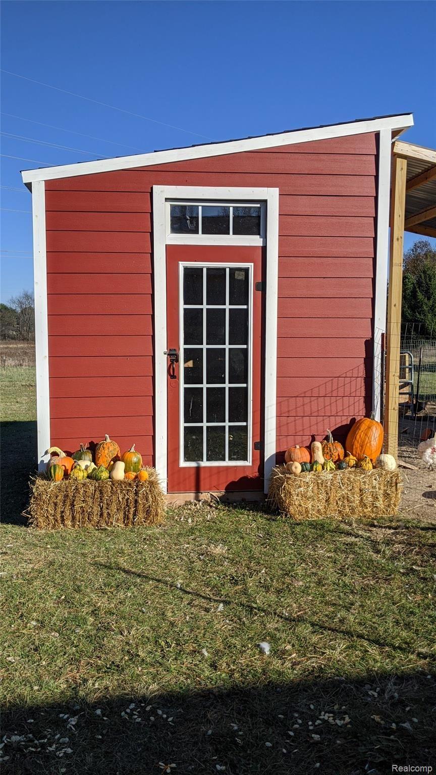 6200 Pingree Road Howell, MI 48843 - Photo 22 of 22 22ChickenCoop.jpg