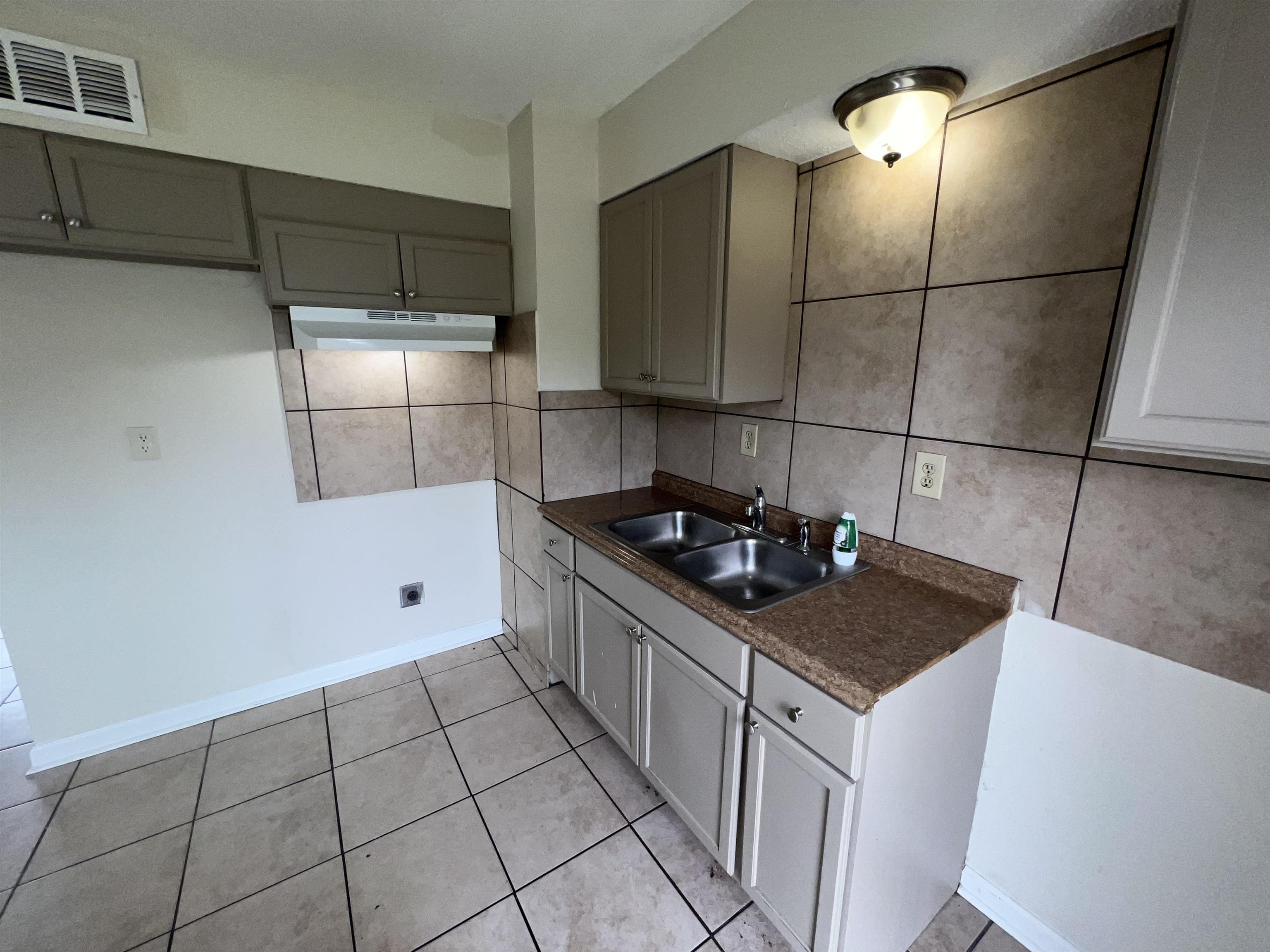 580 Blackhawk Road Memphis, TN 38109 - Photo 6 of 10
