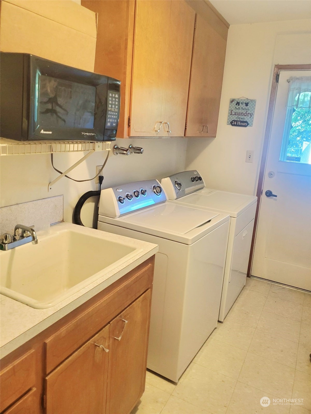 4403 Thomson Avenue Everett, WA 98203 - Photo 15 of 18 a utility room with dryer and washer