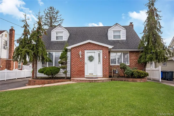 $799,000 | 75 Sloan Drive North, Valley Stream, NY 11580
