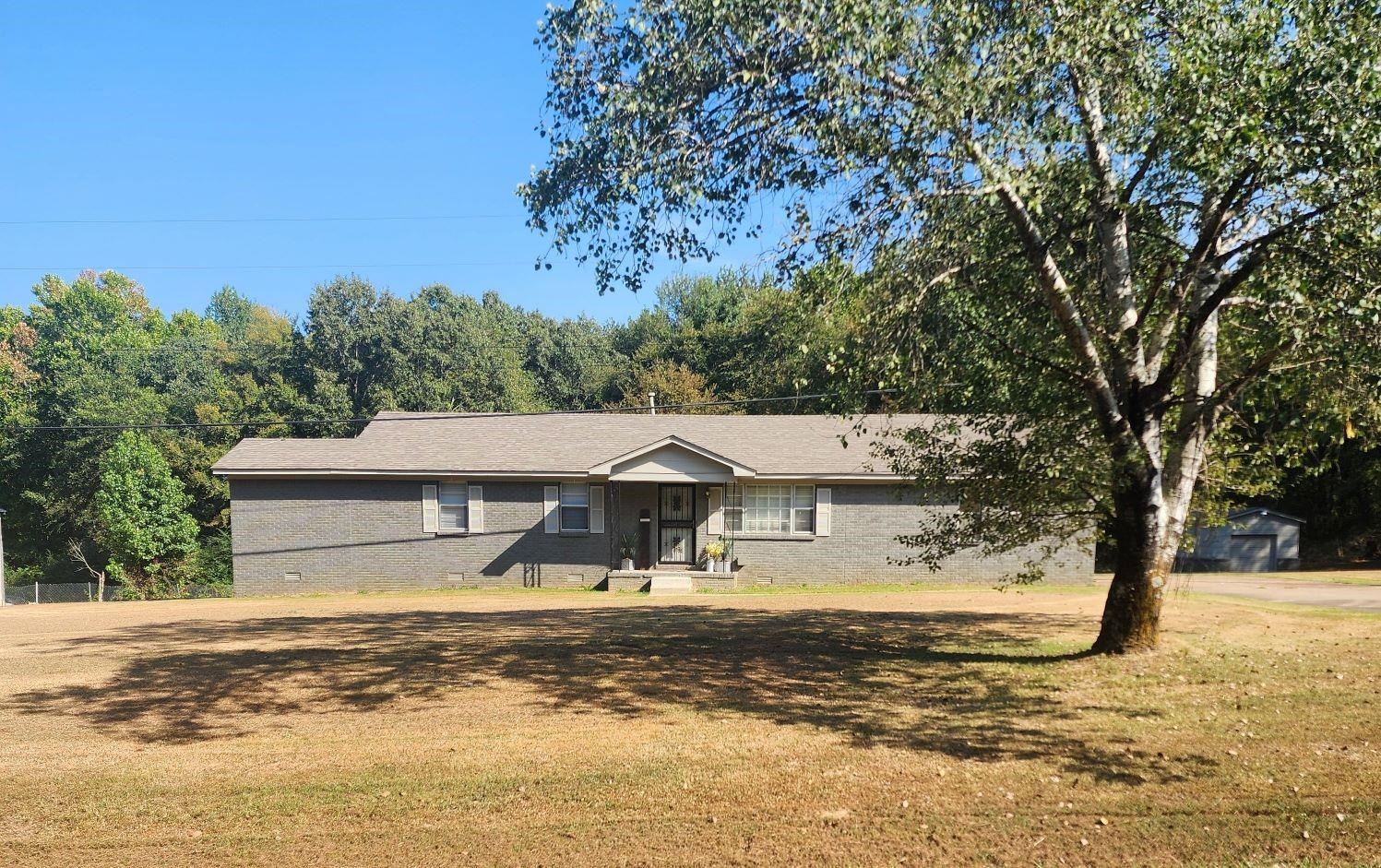 4805 Warren Road Oakland, TN 38060 - Photo 2 of 2 Ranch-style house with a front yard