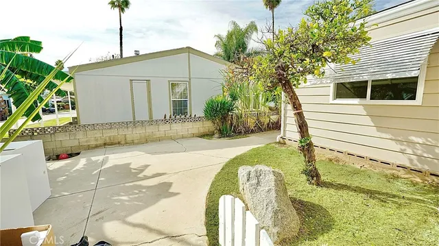 a house view with a outdoor space