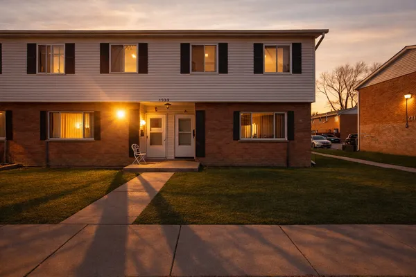 $195,000 | 1358 Monomoy Street, Unit A, Aurora, IL 60506