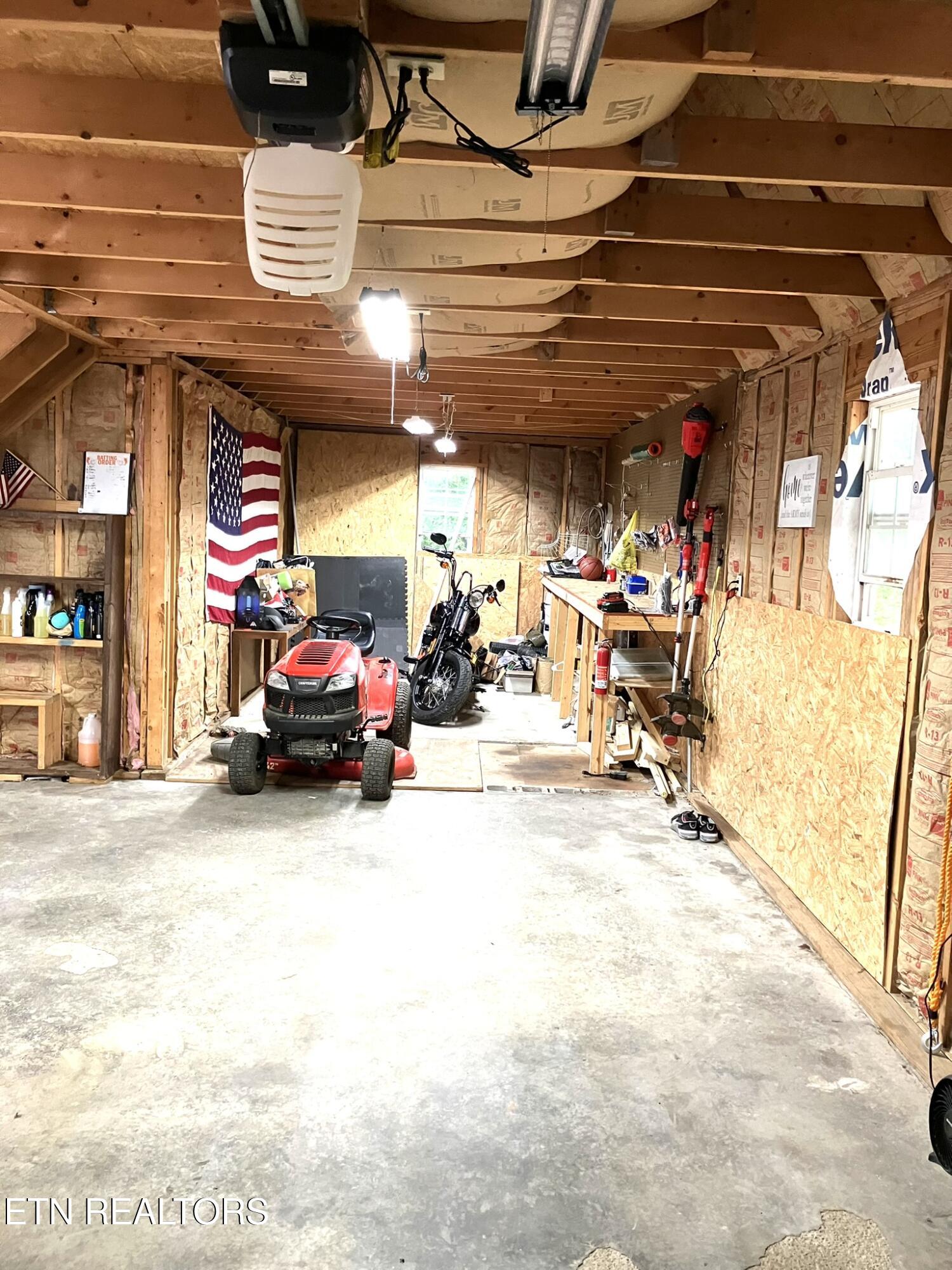 2712 Tinchtown Road Jamestown, TN 38556 - Photo 29 of 34 Garage 2