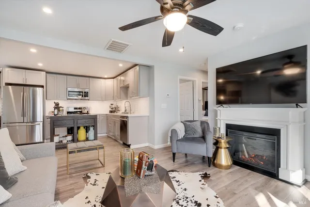 $729,000 | 217 South Coombs Street, Napa, CA 94559