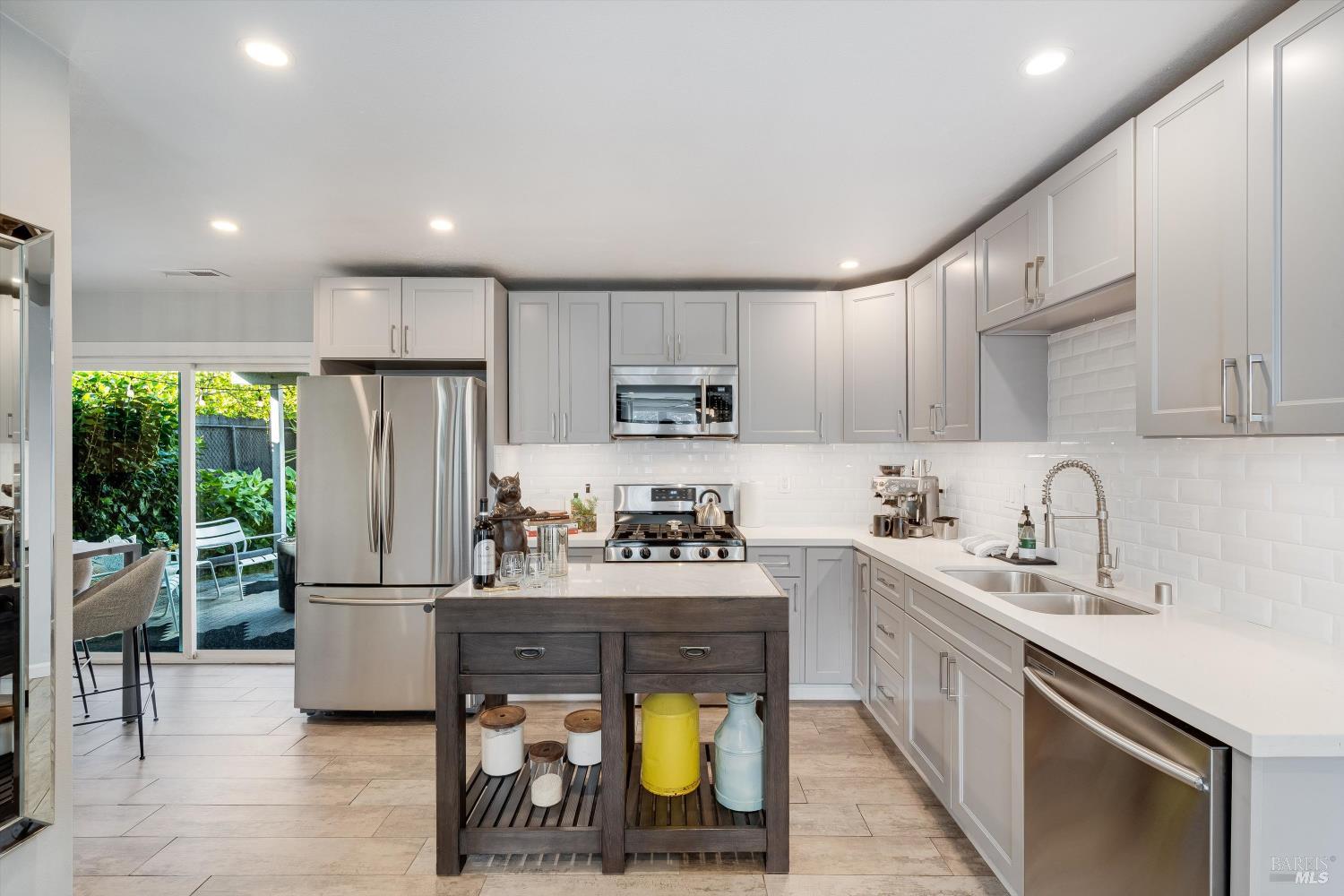 217 South Coombs Street Napa, CA 94559 - Photo 7 of 34