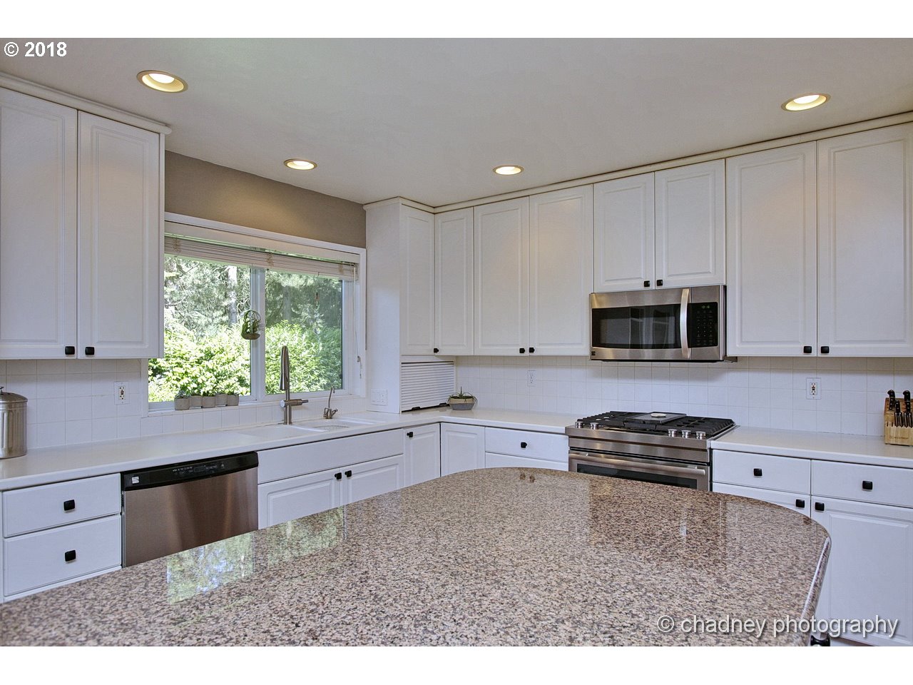 6215 Southwest Jan Tree Court Portland, OR 97219 - Photo 11 of 32 Gallery Image 11
