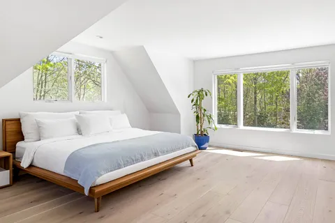 $4,100,000 | 5 Ely Brook To Hands Creek Road, East Hampton, NY 11937