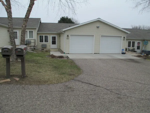 $179,900 | 1407 15th Street, Unit 35, Baraboo, WI 53913