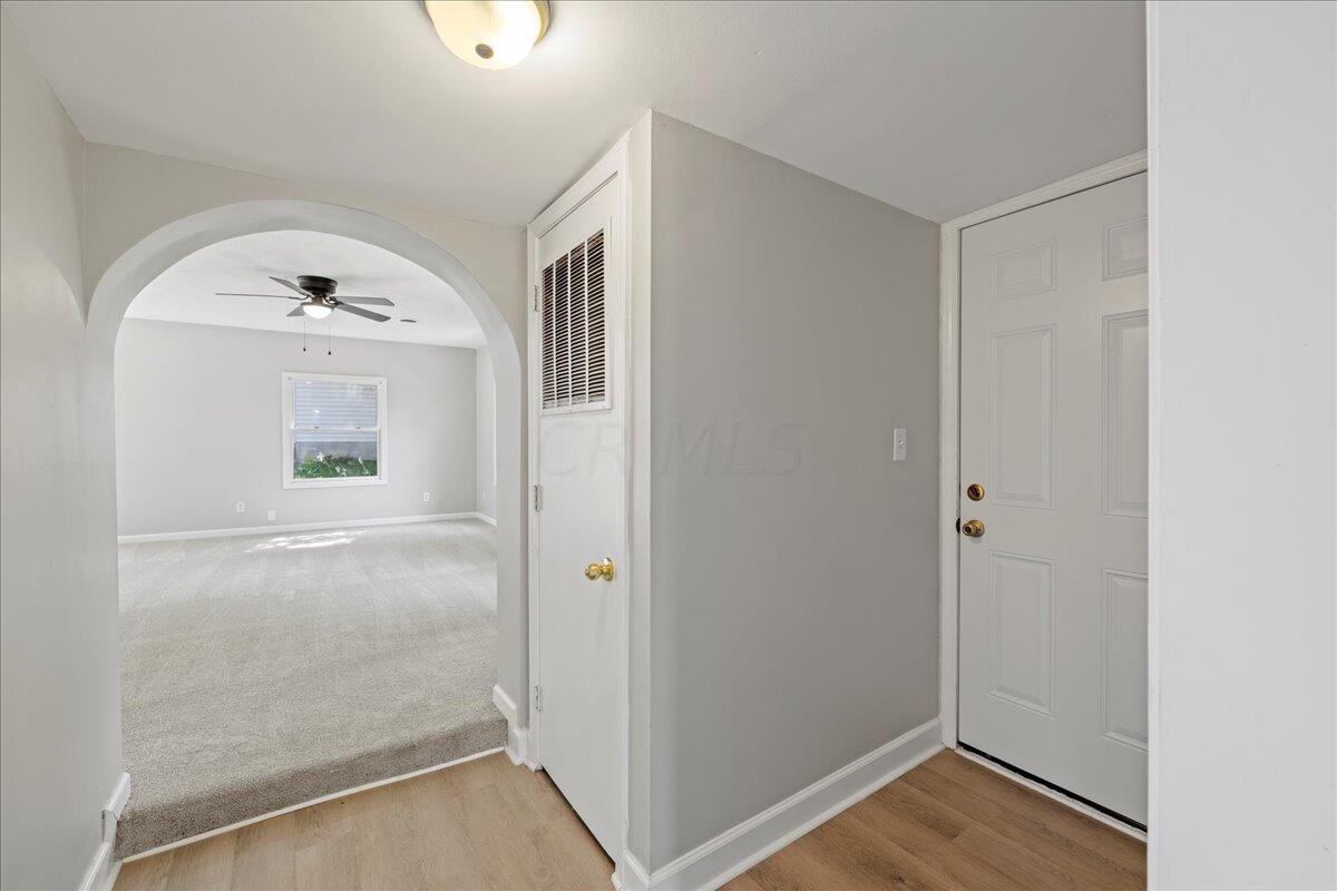 426 Milnor Road Pickerington, OH 43147 - Photo 4 of 48 39-Entry