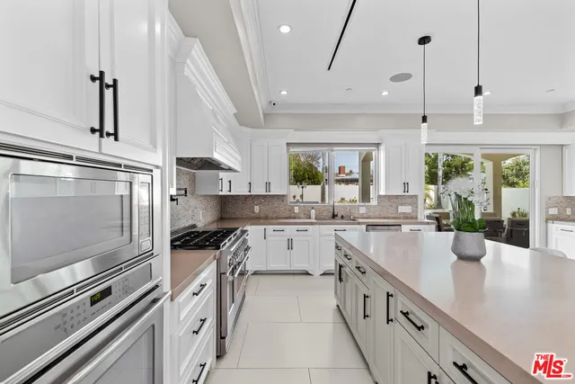 a view of a livingroom with an empty space