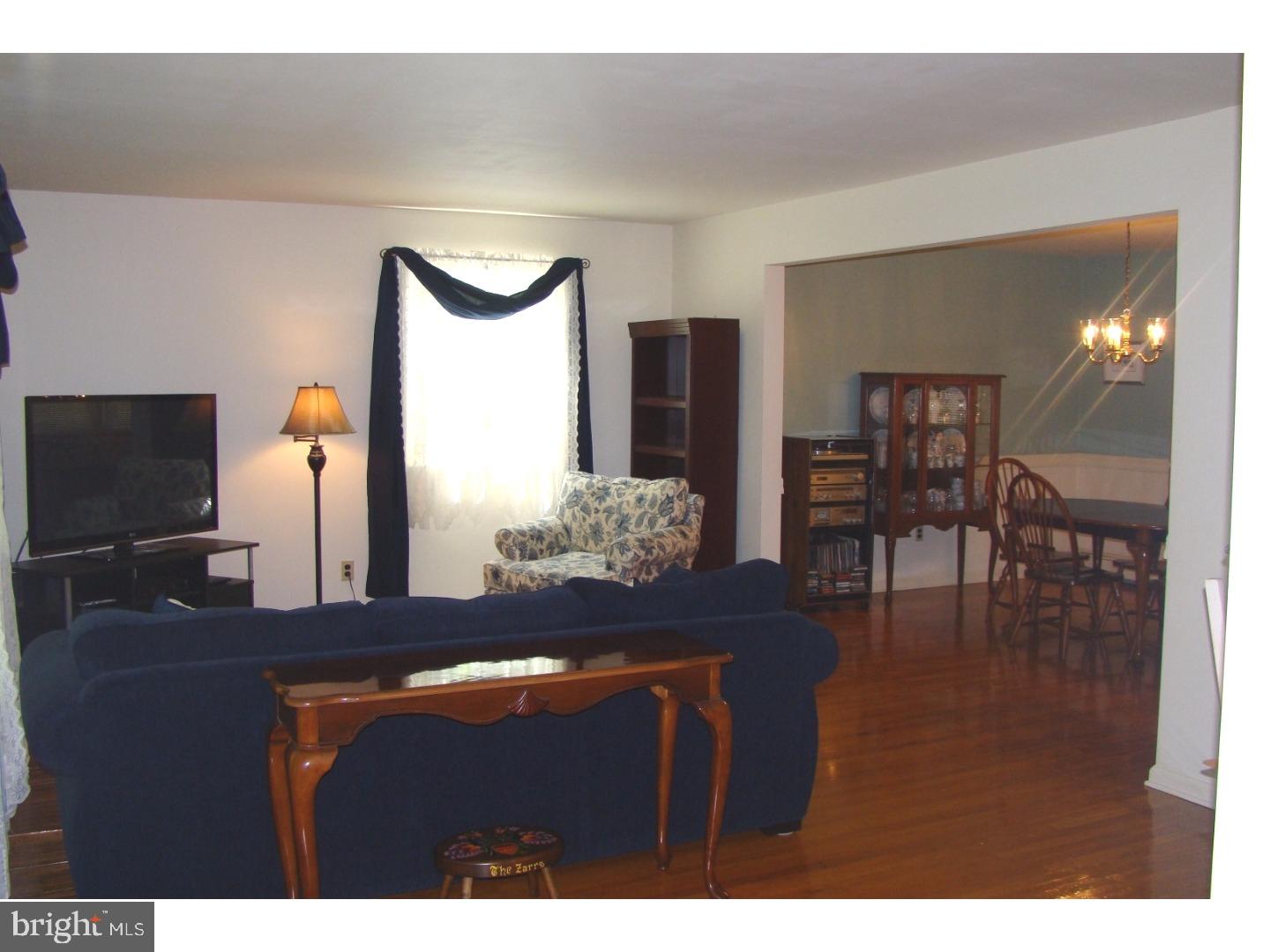 1006 Windy Knoll Road West Chester, PA 19382 - Photo 6 of 25 Living Room