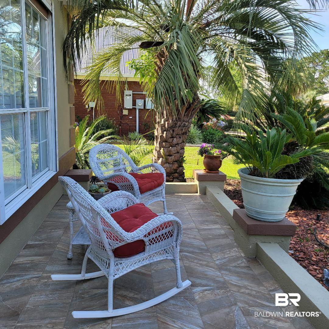 9185 Lakeview Drive Foley, AL 36535 - Photo 9 of 49 FRONT PORCH VISITING AREA