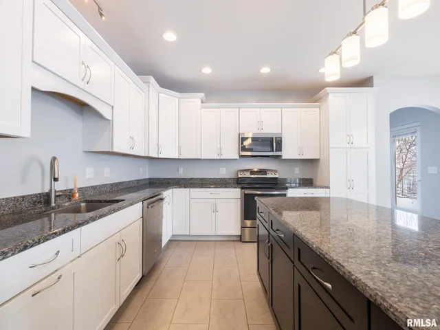 $485,000 | 625 Anne Street, Washington, IL 61571