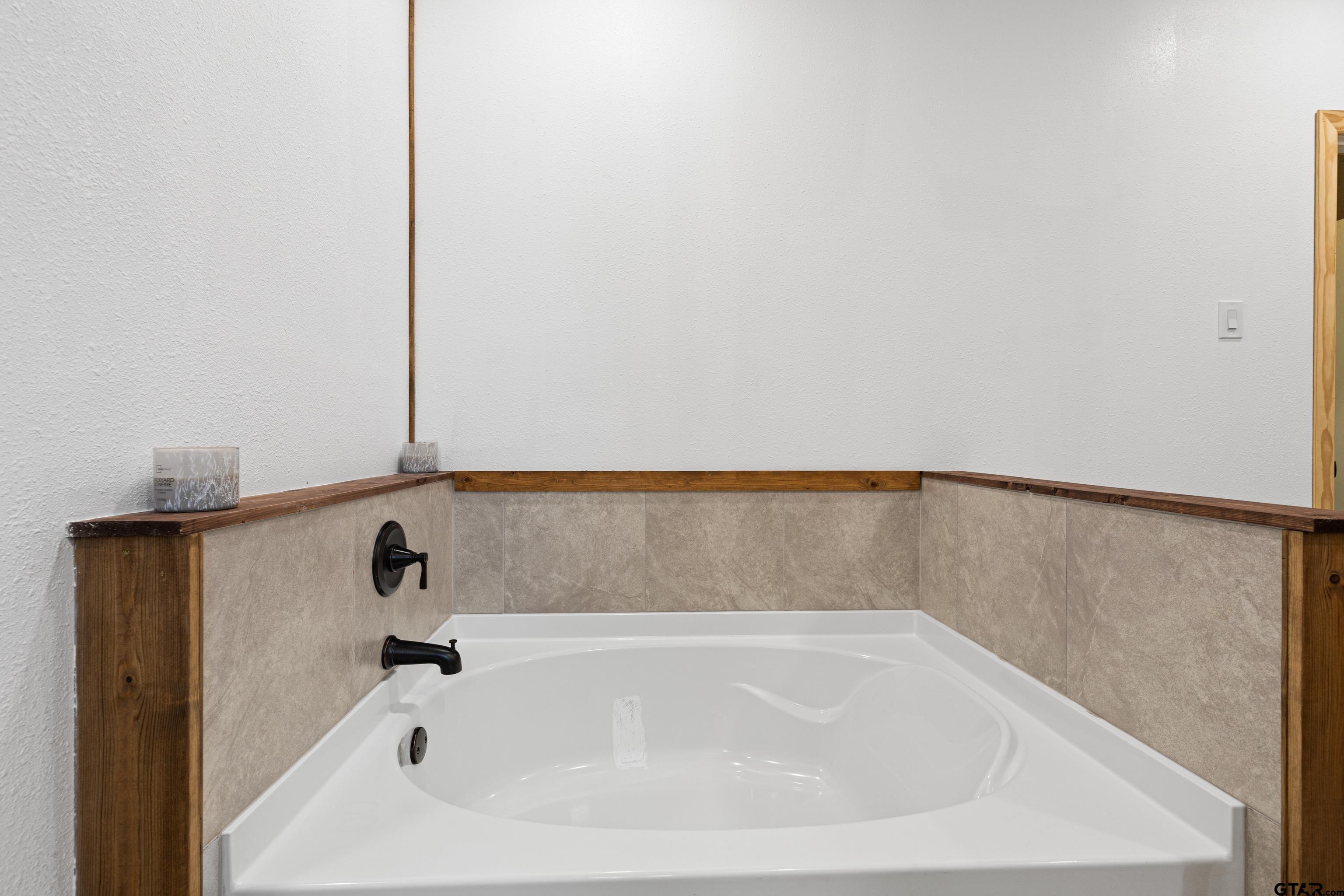 423 County Road 4306 Naples, TX 75568 - Photo 39 of 47 a bathroom with a bathtub