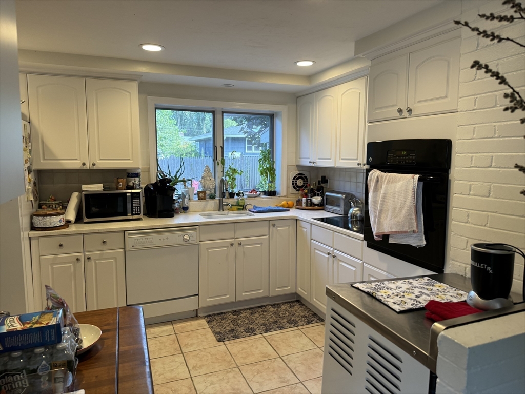 17 Alfred Road Framingham, MA 01701 - Photo 2 of 30 Gallery Image 2