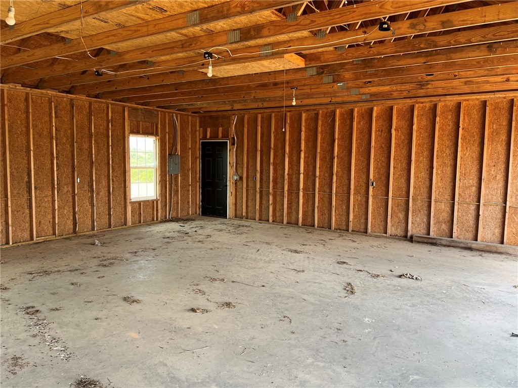 11840 Deshields Creek Road Lead Hill, AR 72644 - Photo 16 of 42 Garage Interior