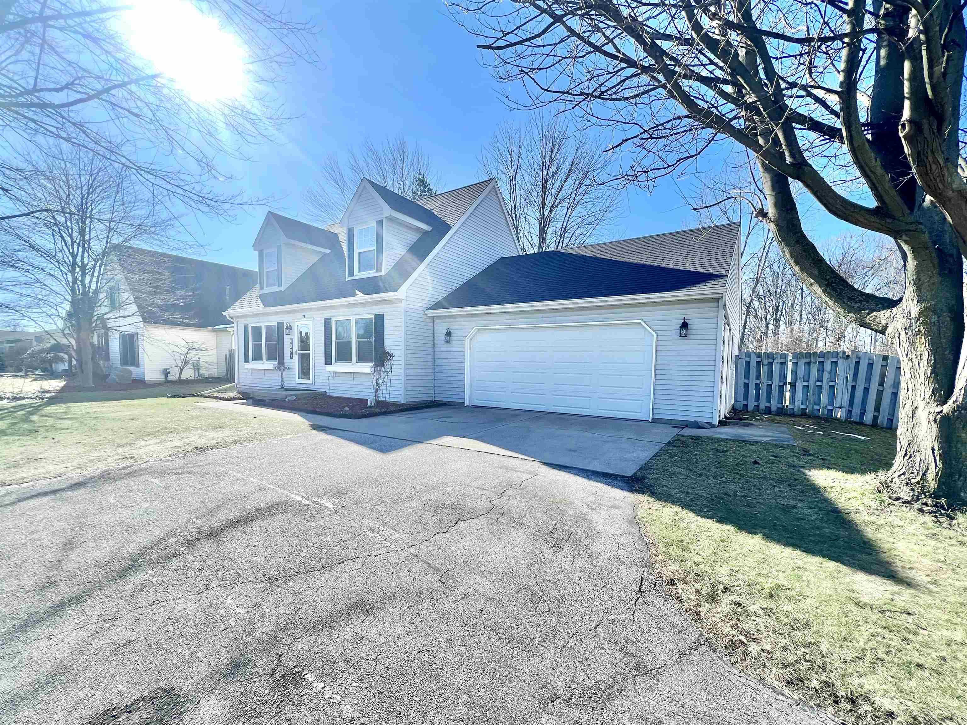 4093 North Center Road Saginaw, MI 48603 - Photo 3 of 31 50101549-2.JPG
