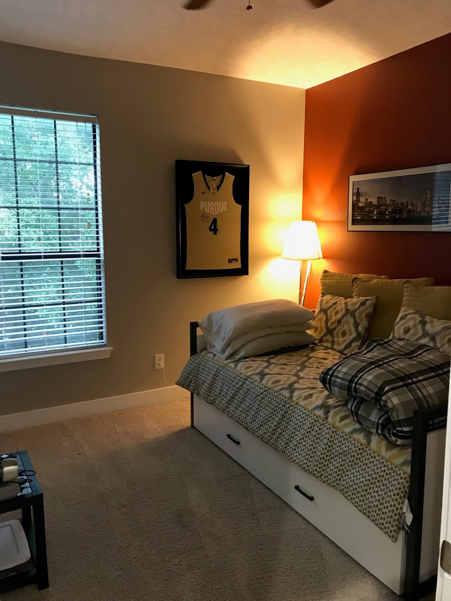 1414 Emancipation Avenue, Unit A Houston, TX 77003 - Photo 14 of 22 a bedroom with a bed and window