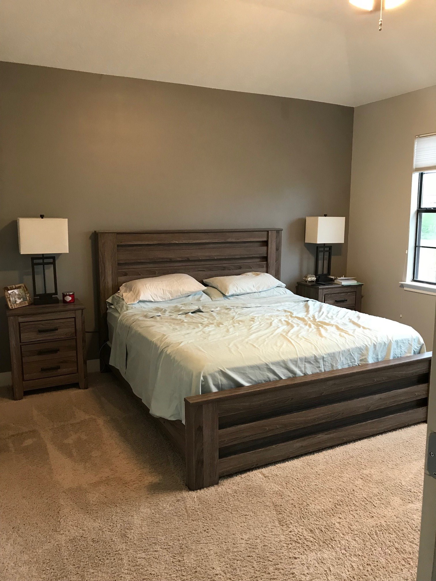 1414 Emancipation Avenue, Unit A Houston, TX 77003 - Photo 16 of 22 a bedroom with a bed and a lamp