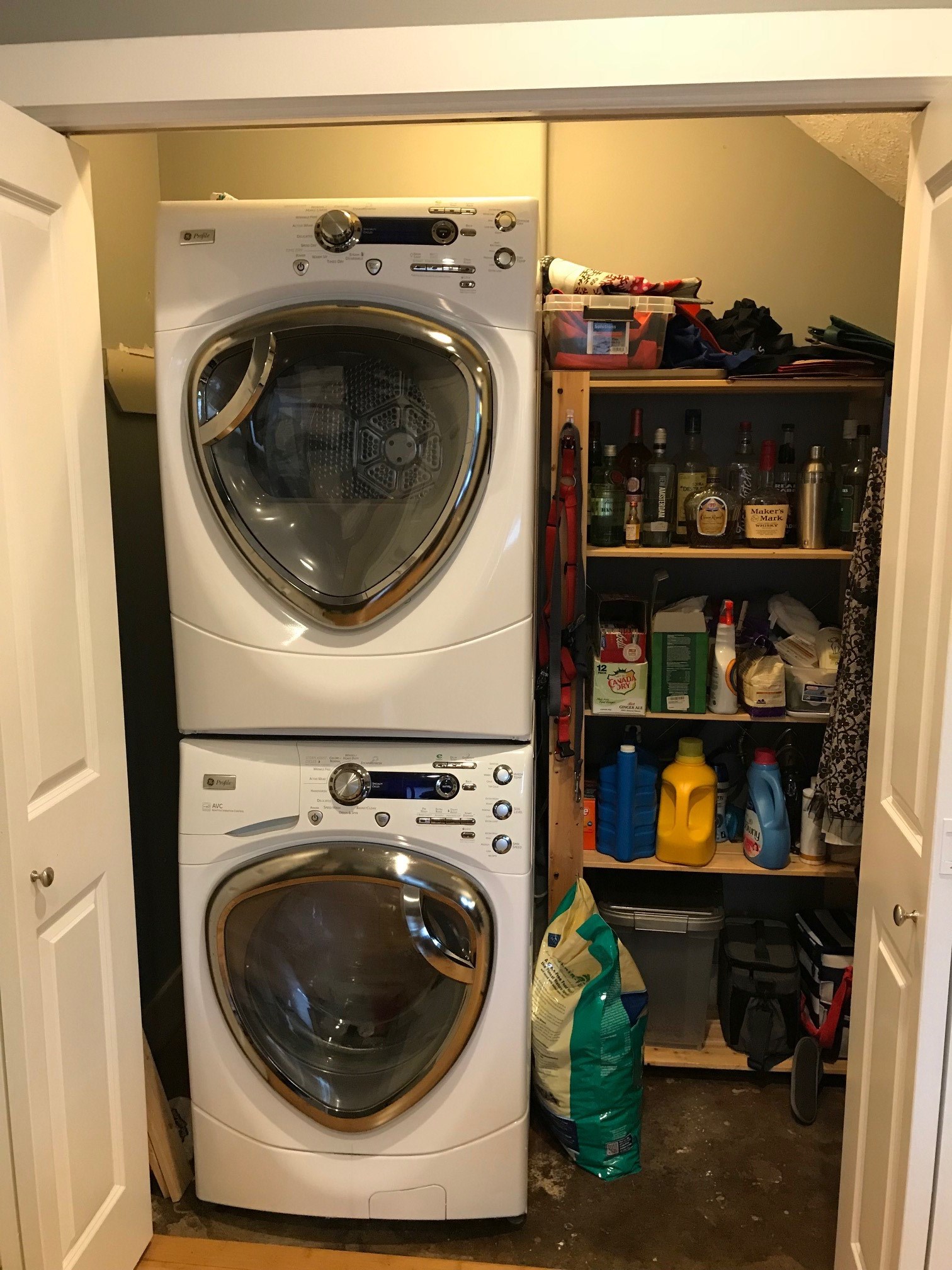1414 Emancipation Avenue, Unit A Houston, TX 77003 - Photo 19 of 22 a utility room with dryer and washer