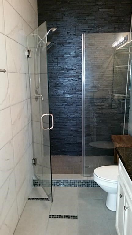 1414 Emancipation Avenue, Unit A Houston, TX 77003 - Photo 9 of 22 a bathroom with a toilet and a shower