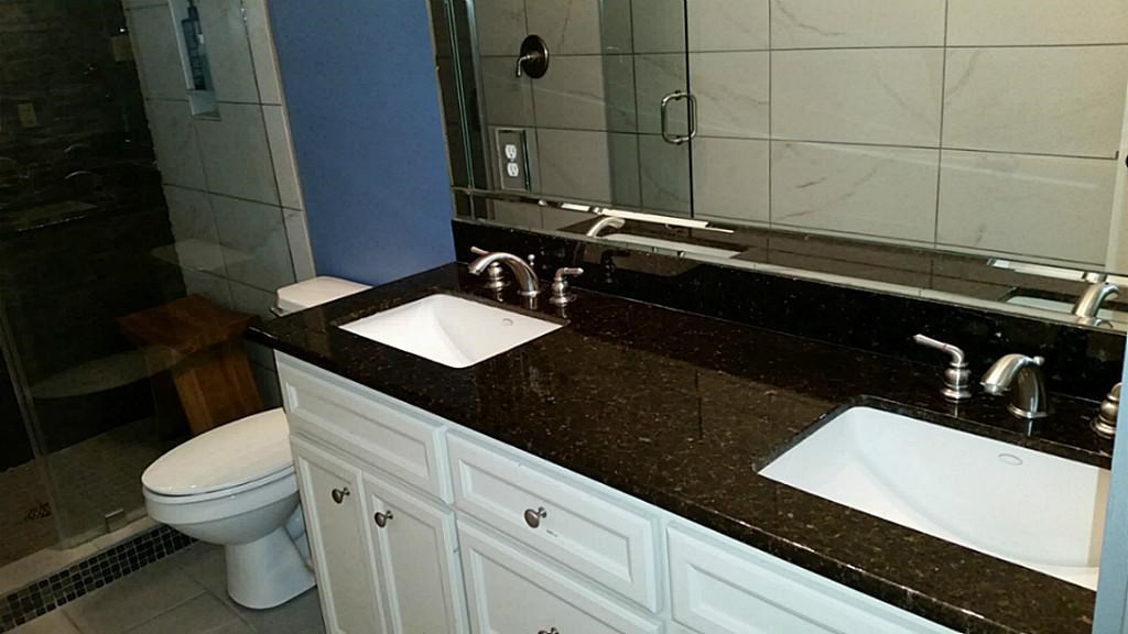 1414 Emancipation Avenue, Unit A Houston, TX 77003 - Photo 10 of 22 a bathroom with a sink and a toilet