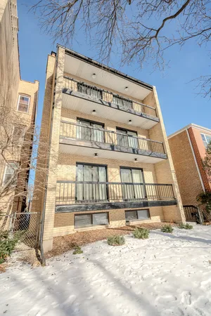 $3,250 | 2740 West Farragut Avenue, Unit 3, Chicago, IL 60625