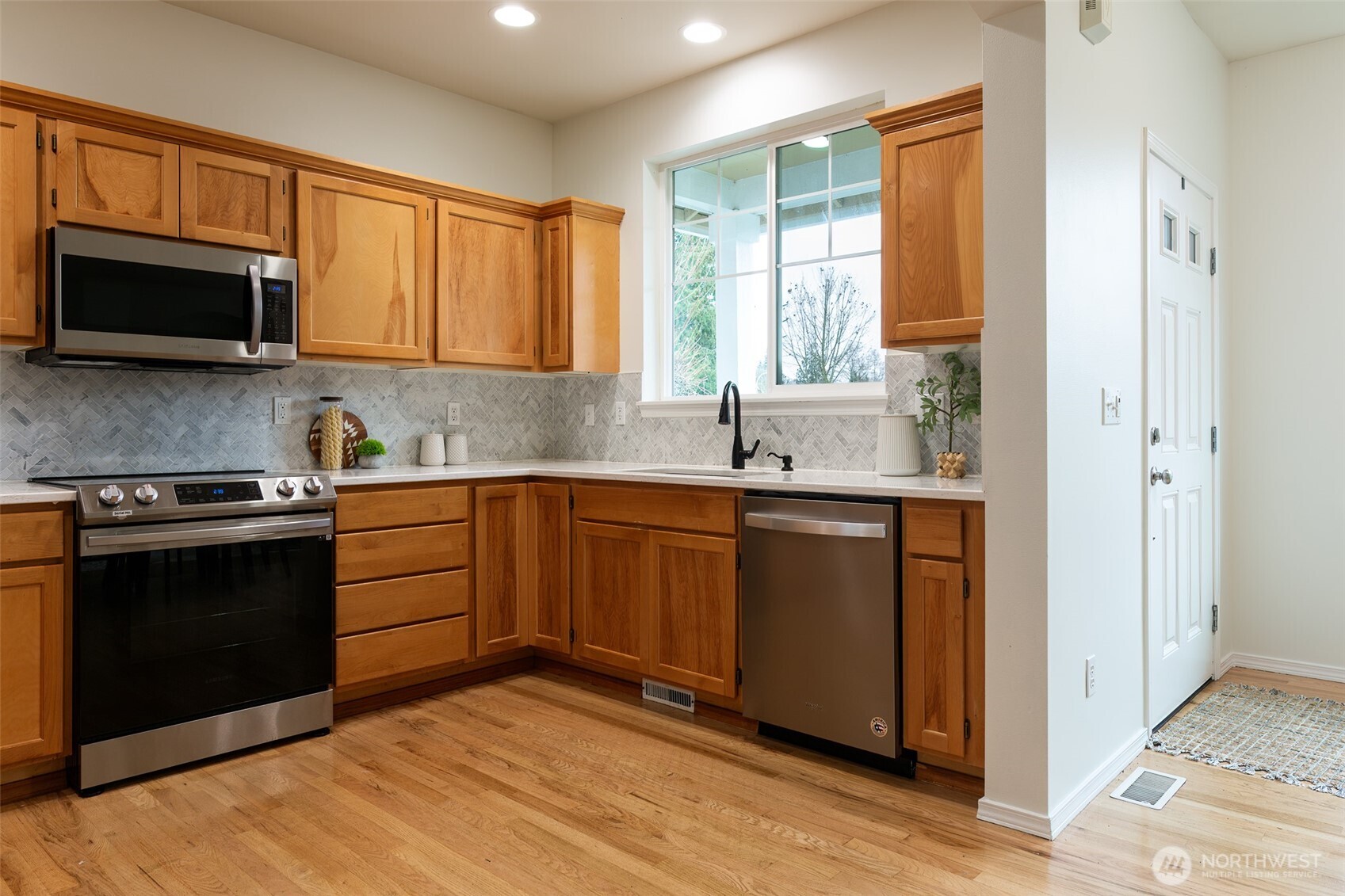 4010 Northeast 3rd Court Renton, WA 98056 - Photo 9 of 25 Gallery Image 9