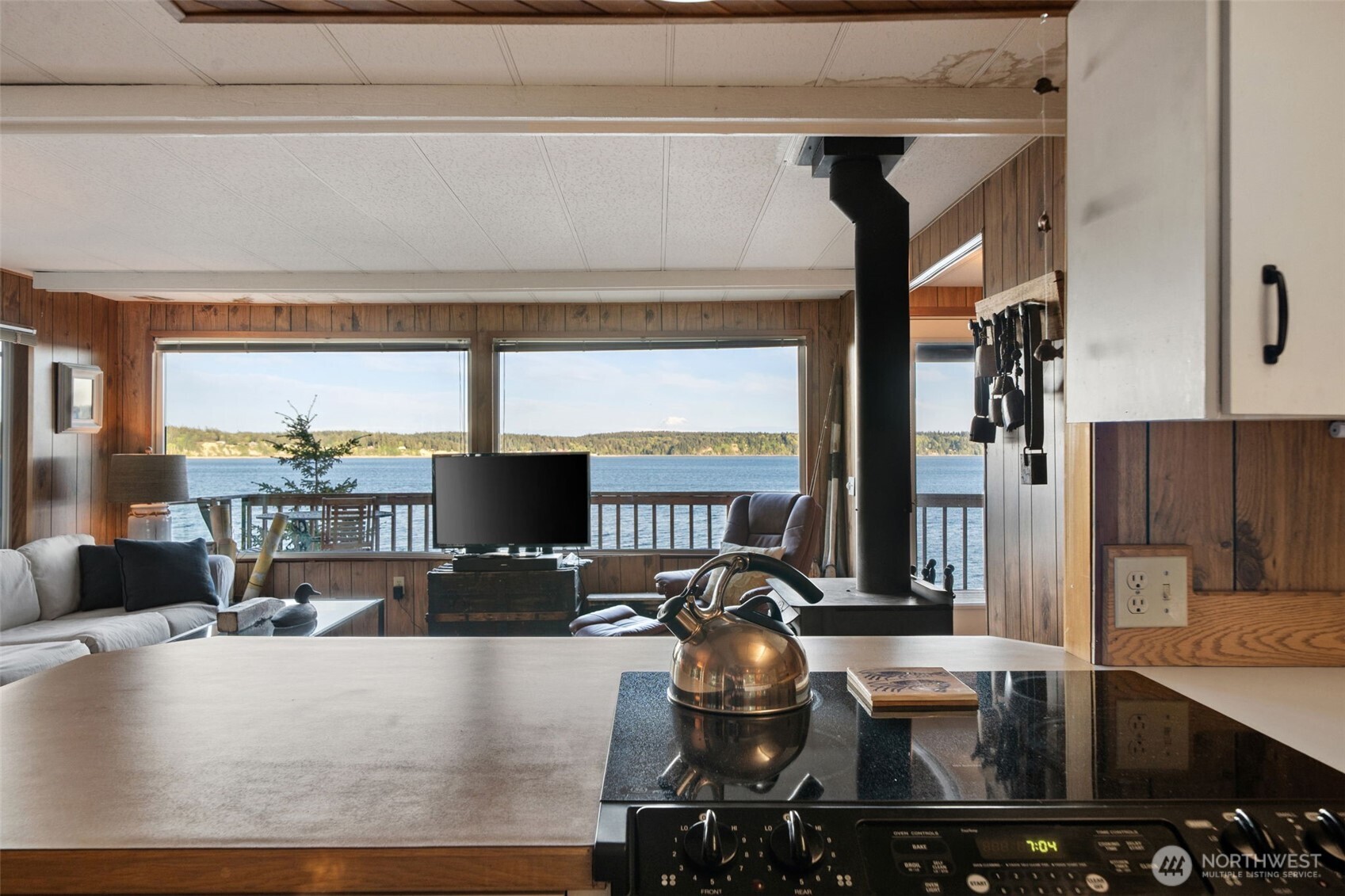 727 East Stretch Island Road South Grapeview, WA 98546 - Photo 23 of 37