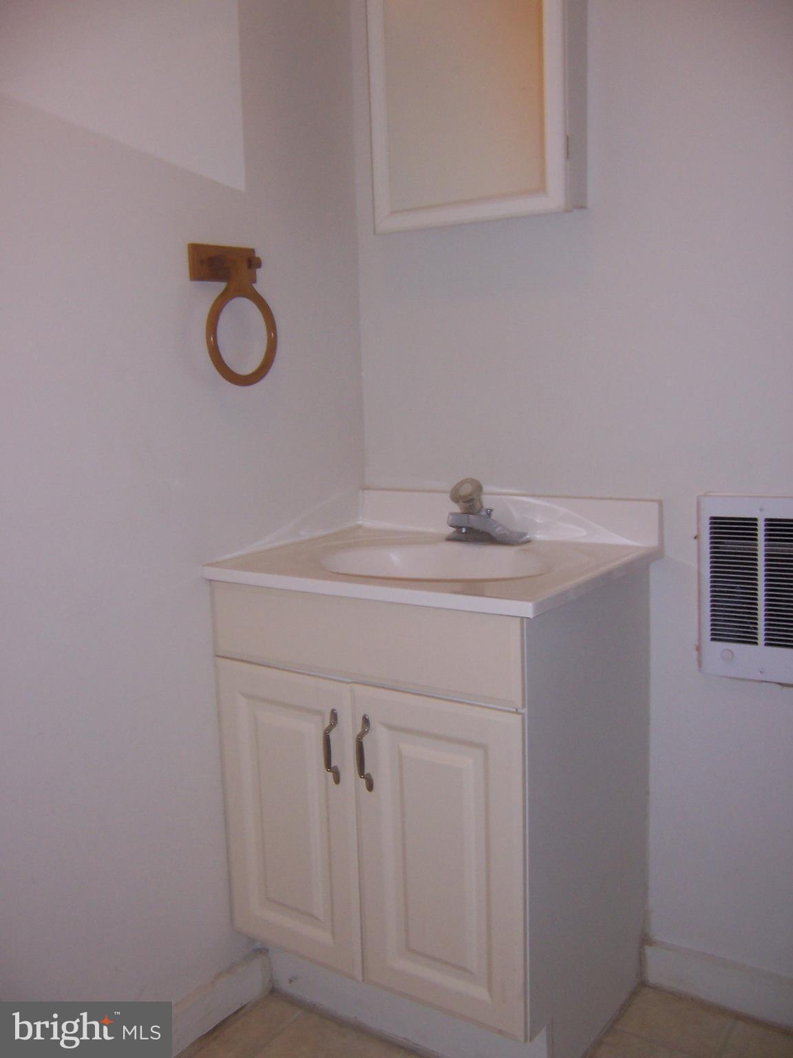10083 Clarkes Road Midland, VA 22728 - Photo 12 of 22 Main Level Full Bath