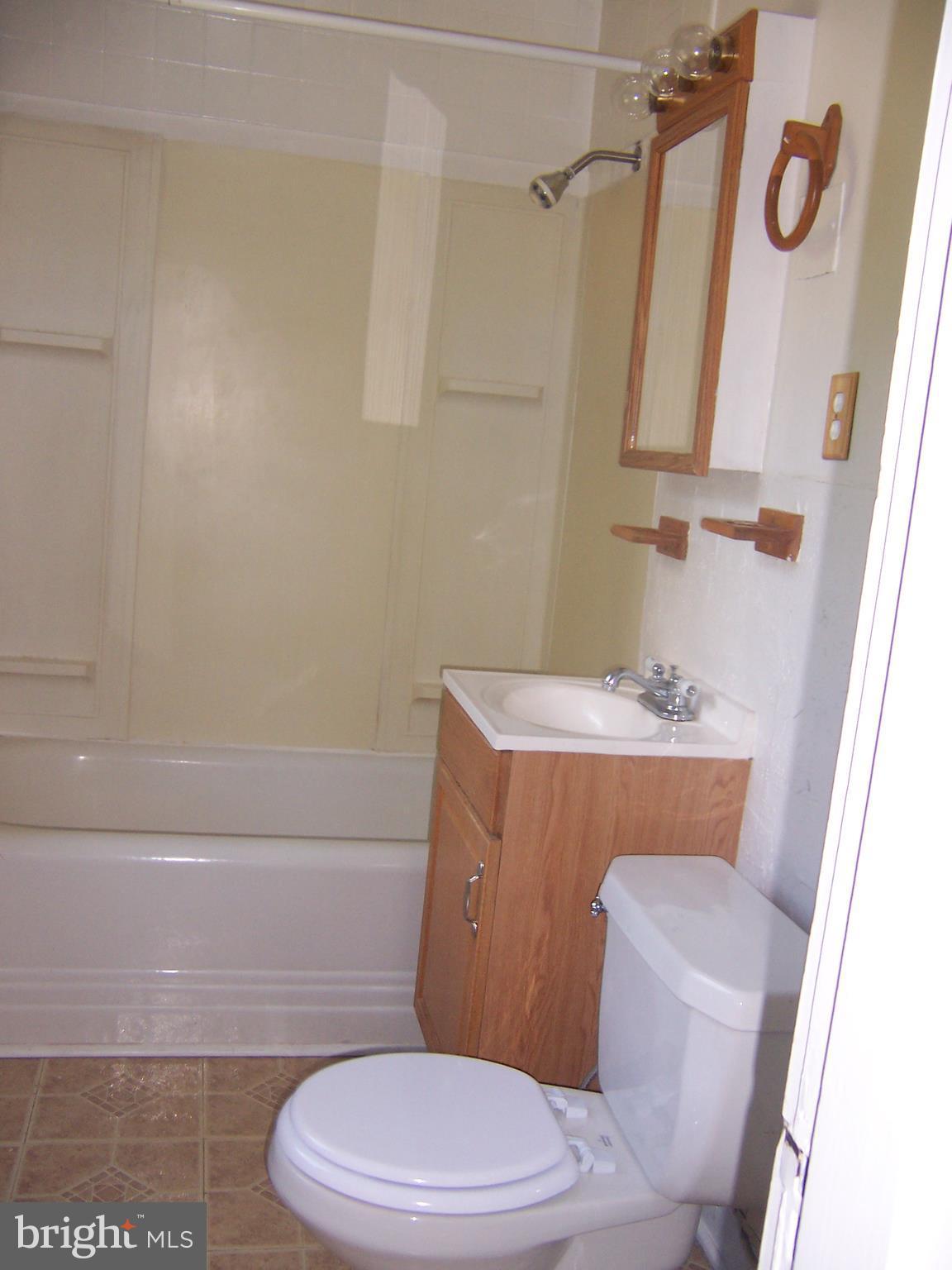 10083 Clarkes Road Midland, VA 22728 - Photo 17 of 22 Bath