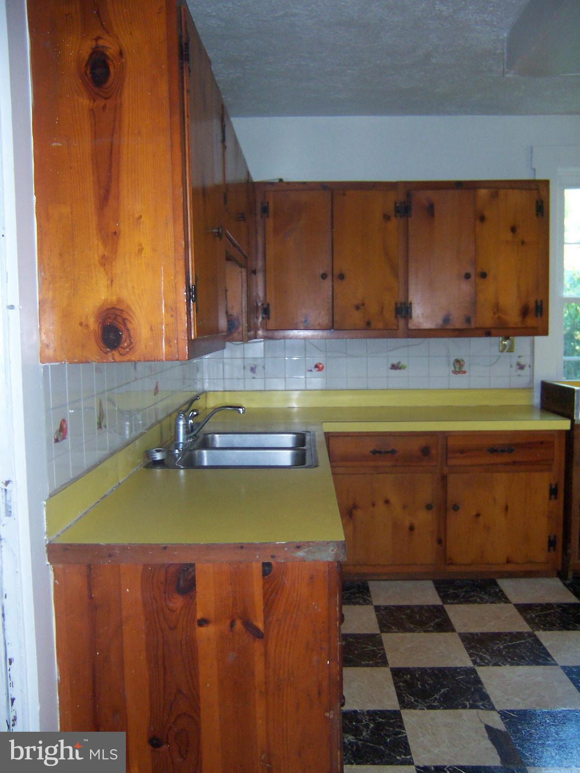 10083 Clarkes Road Midland, VA 22728 - Photo 10 of 22 Kitchen