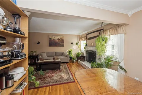 $999,999 | 346 Ridgefield Road, Hauppauge, NY 11788