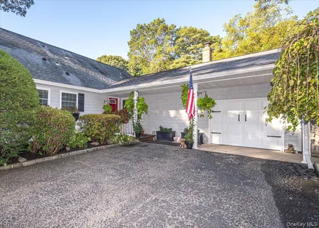 $999,999 | 346 Ridgefield Road, Hauppauge, NY 11788