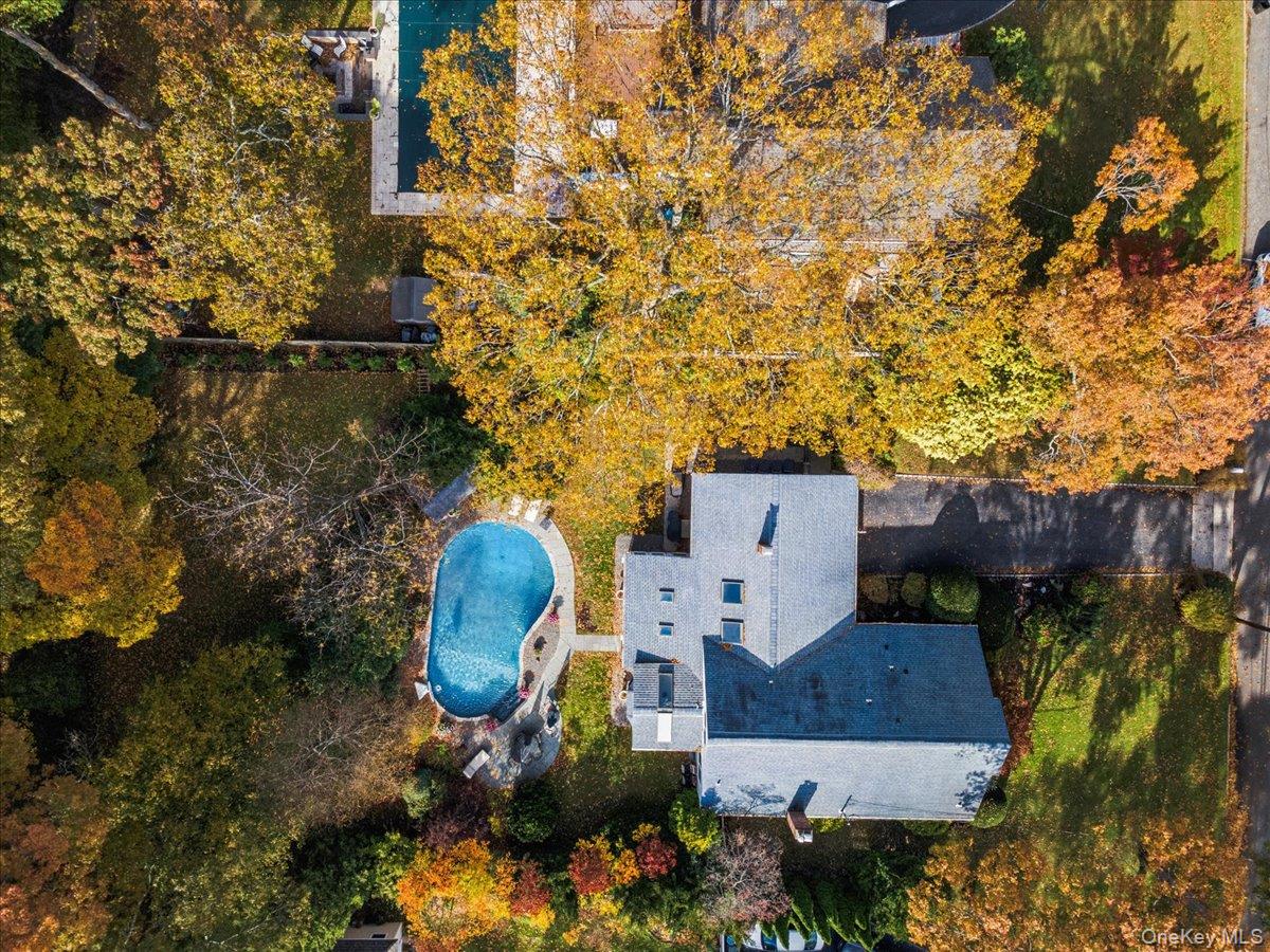 346 Ridgefield Road Hauppauge, NY 11788 - Photo 38 of 45 Aerial view of property's location featuring a pool