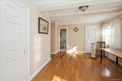 $999,999 | 346 Ridgefield Road, Hauppauge, NY 11788