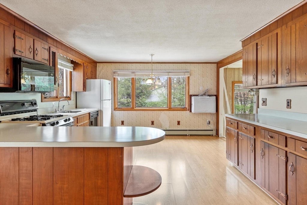 108 Lowell Road Pepperell, MA 01463 - Photo 9 of 34