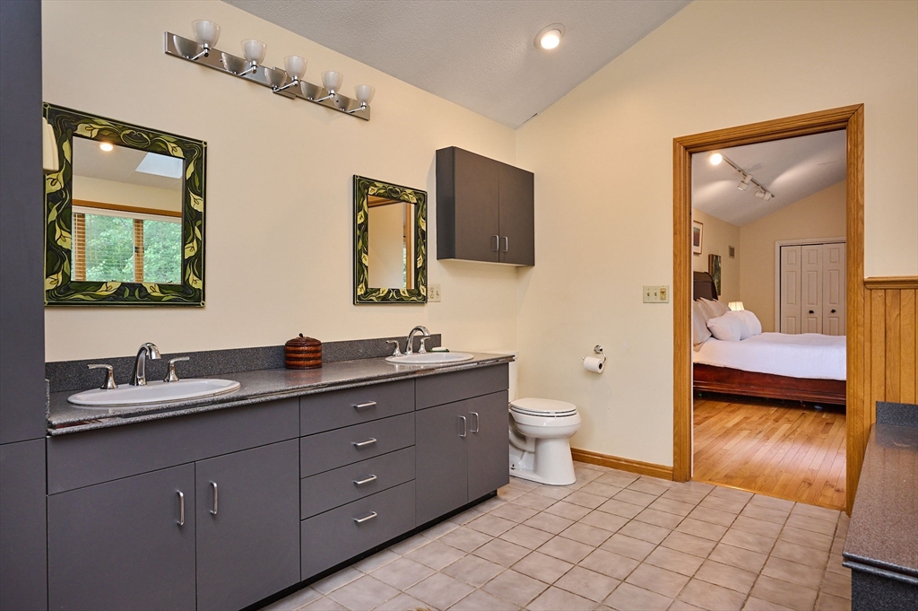 236 North Maple Street Northampton, MA 01062 - Photo 24 of 39