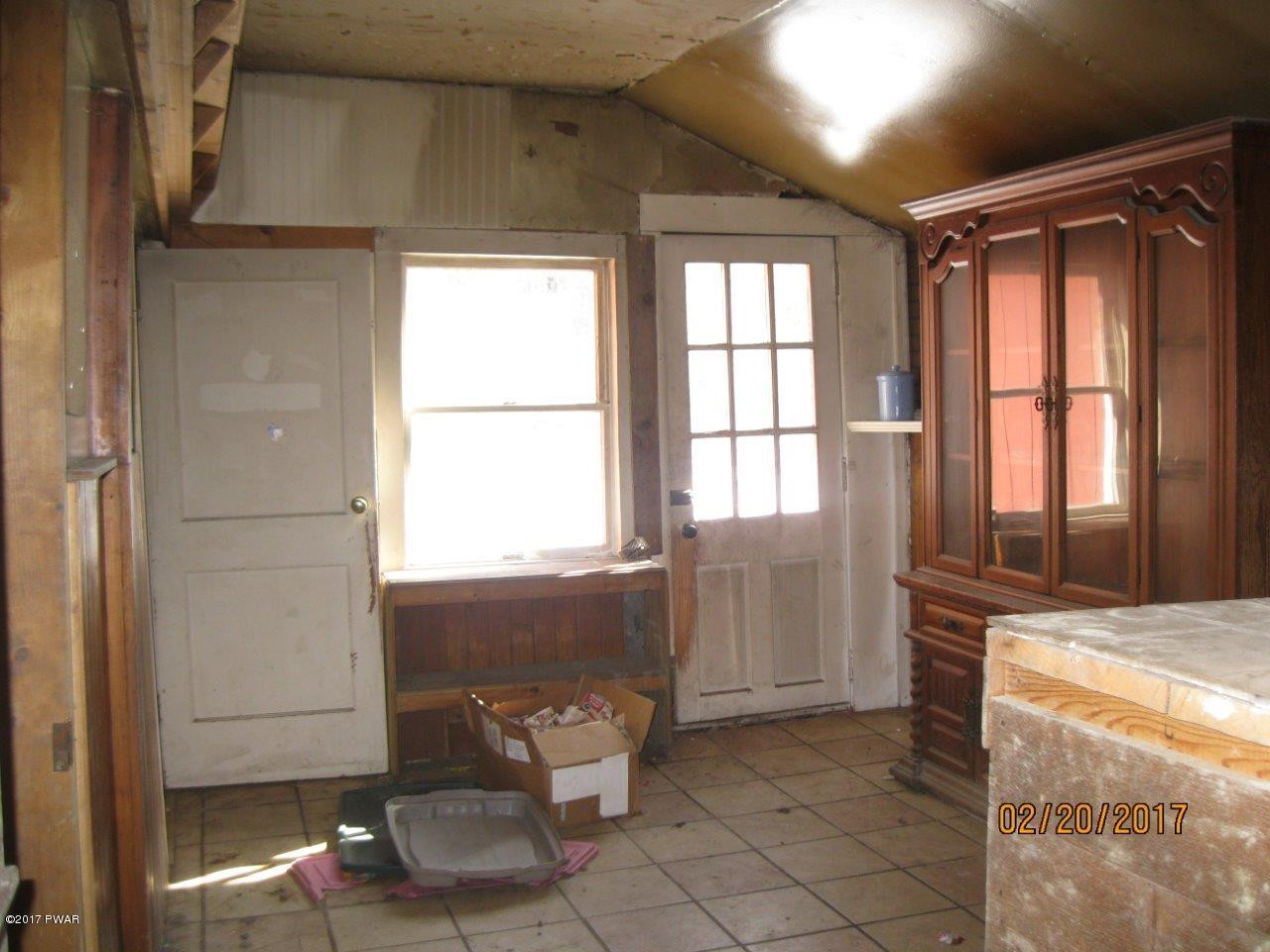 237 Rowland Road Greeley, PA 18425 - Photo 4 of 13 4-interior