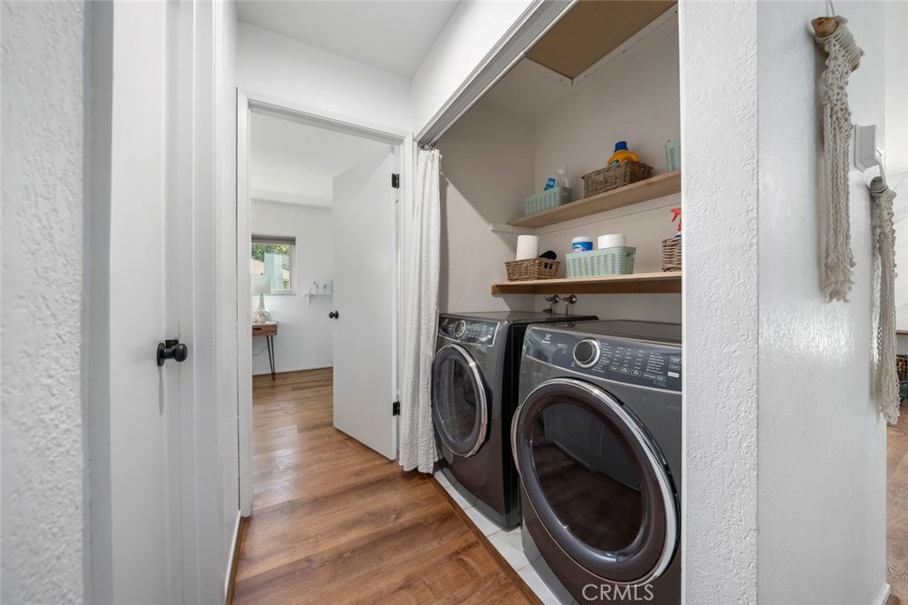 126 Flag Way, Unit B Paso Robles, CA 93446 - Photo 31 of 38 Washer and dryer in house
