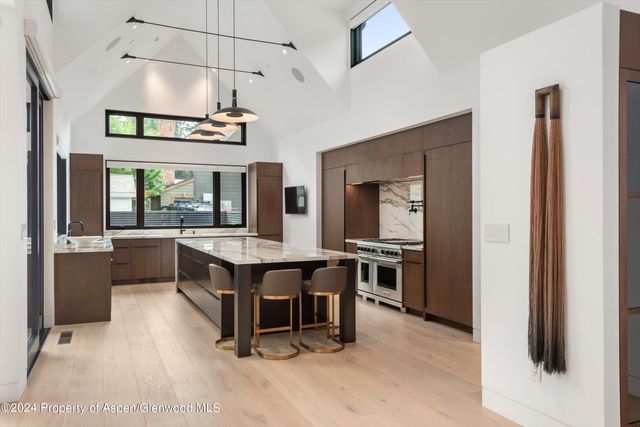 $25,000,000 | 725 West Smuggler Street, Aspen, CO 81611